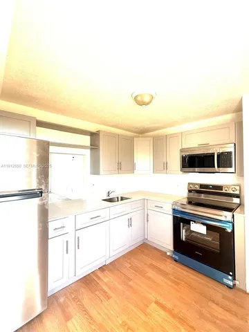 $1,700 | 1401 Northeast 191st Street, Unit D409, Miami, FL 33179