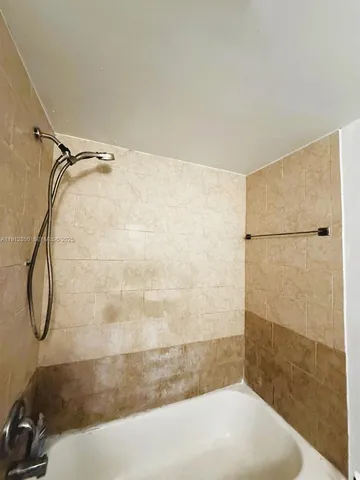 $1,700 | 1401 Northeast 191st Street, Unit D409, Miami, FL 33179