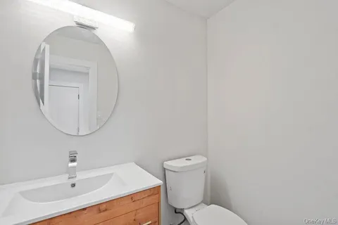 $1,100,000 | 95 Windsor Gate Drive, New Hyde Park, NY 11040