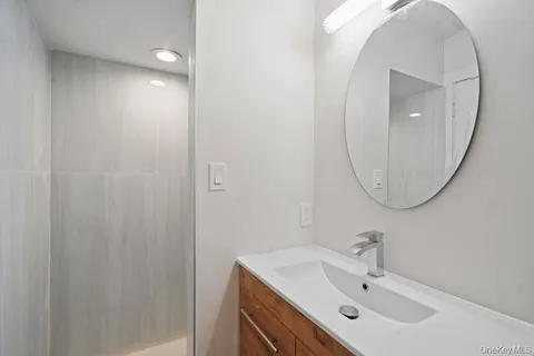 $1,100,000 | 95 Windsor Gate Drive, New Hyde Park, NY 11040