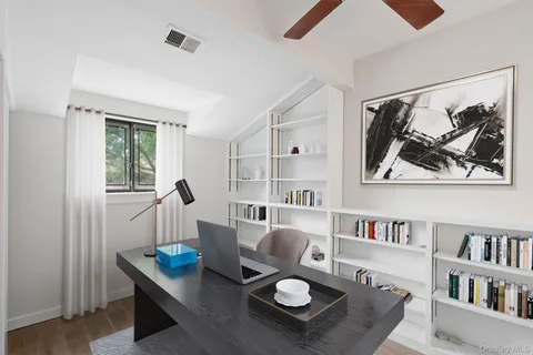 $1,100,000 | 95 Windsor Gate Drive, New Hyde Park, NY 11040