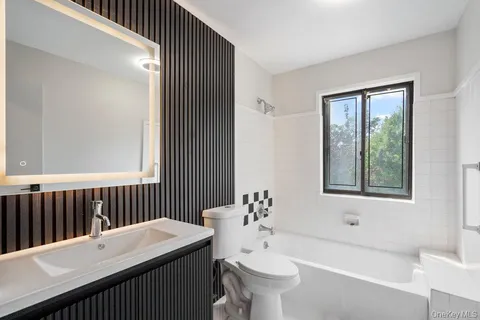 $1,100,000 | 95 Windsor Gate Drive, New Hyde Park, NY 11040