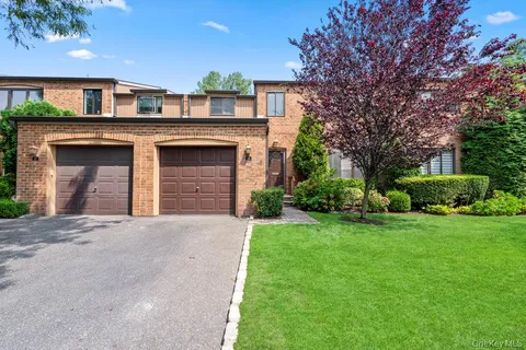 $1,100,000 | 95 Windsor Gate Drive, New Hyde Park, NY 11040