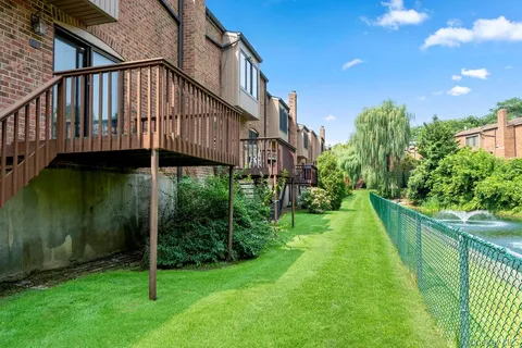 $1,100,000 | 95 Windsor Gate Drive, New Hyde Park, NY 11040