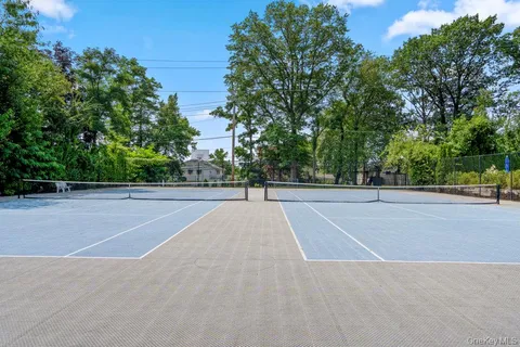 $1,100,000 | 95 Windsor Gate Drive, New Hyde Park, NY 11040