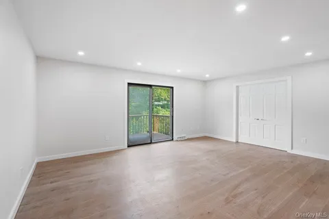 $1,100,000 | 95 Windsor Gate Drive, New Hyde Park, NY 11040