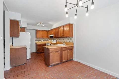 $1,100,000 | 95 Windsor Gate Drive, New Hyde Park, NY 11040