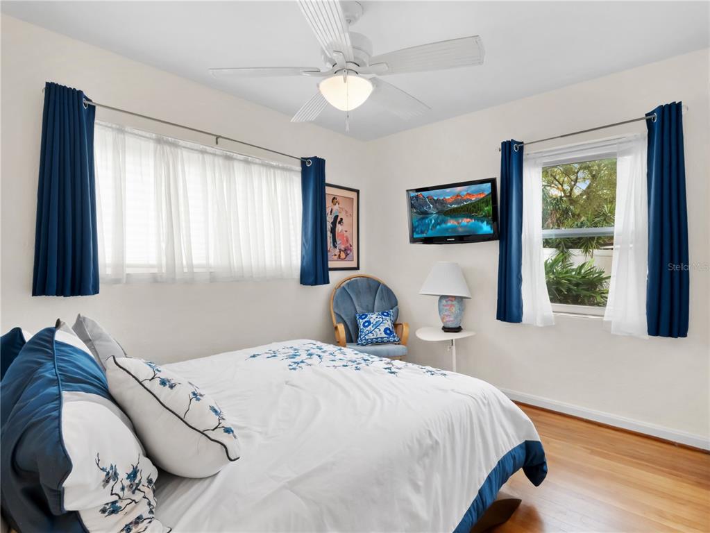 1632 Pinewood Drive Orlando, FL 32804 - Photo 17 of 28 a bedroom with a bed and a flat screen tv