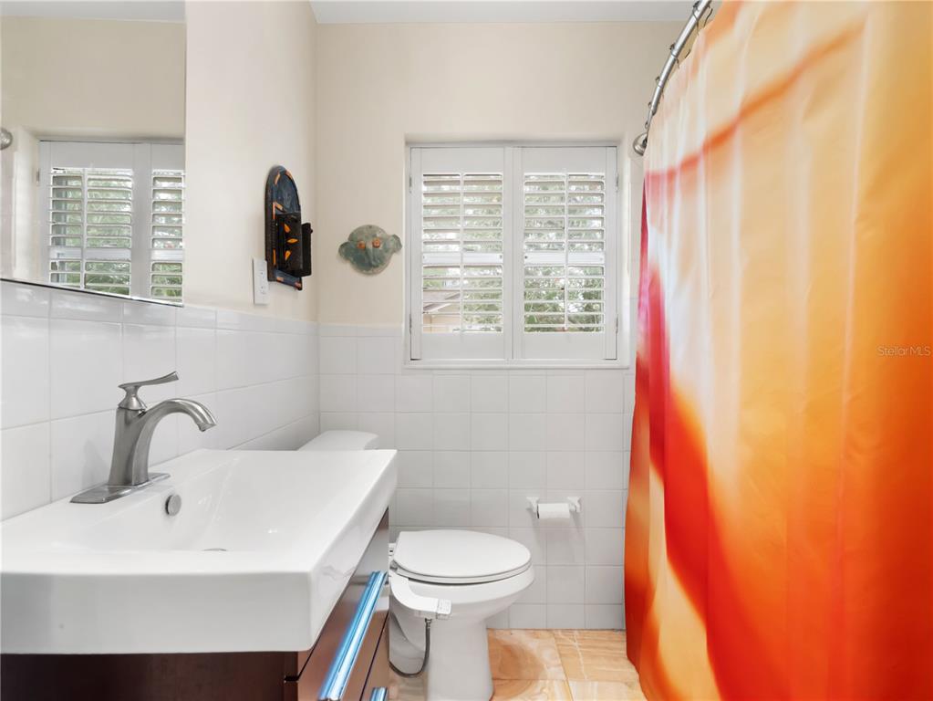 1632 Pinewood Drive Orlando, FL 32804 - Photo 18 of 28 a bathroom with a sink toilet and window