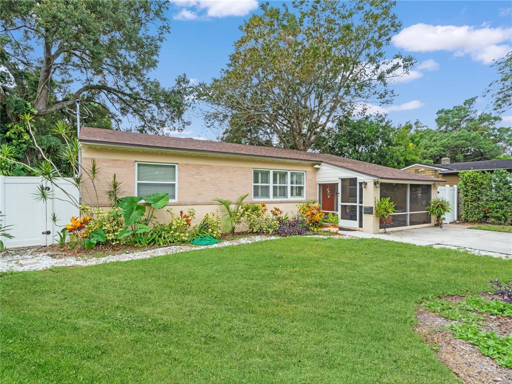1632 Pinewood Drive Orlando, FL 32804 - Photo 2 of 28 a front view of house with yard and green space