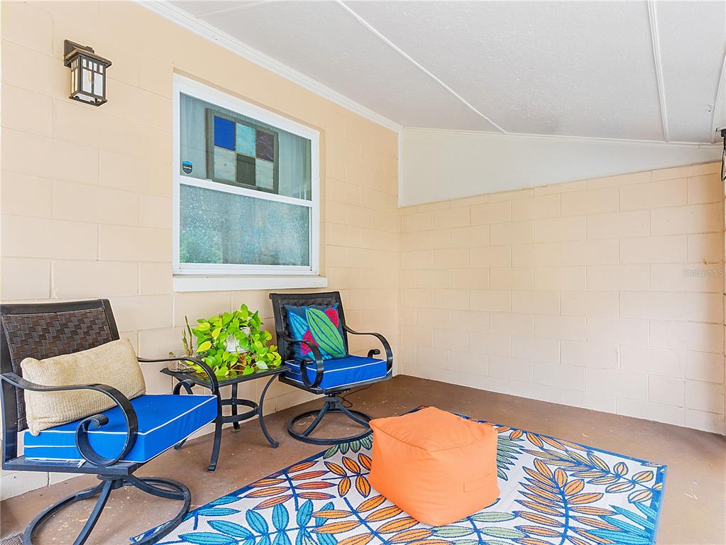 1632 Pinewood Drive Orlando, FL 32804 - Photo 3 of 28 a living room with furniture and a potted plant