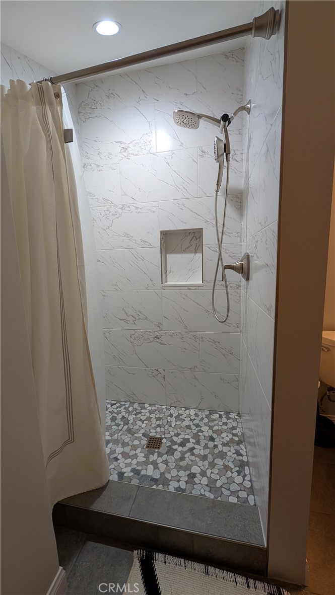 3554 Sunset Lane Oxnard, CA 93035 - Photo 15 of 29 Shower