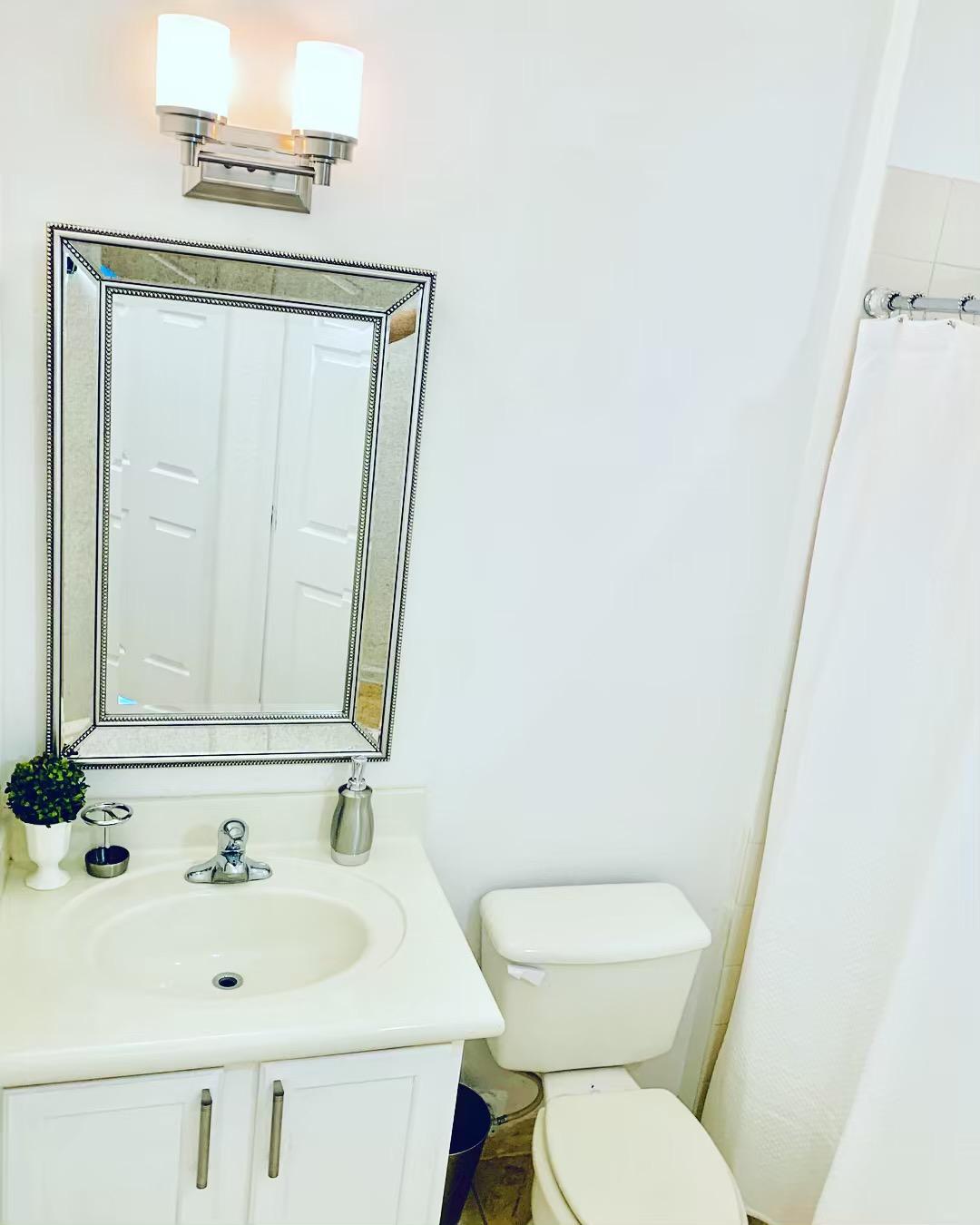 3216 Laurel Ridge Circle Riviera Beach, FL 33404 - Photo 22 of 40 2nd bath