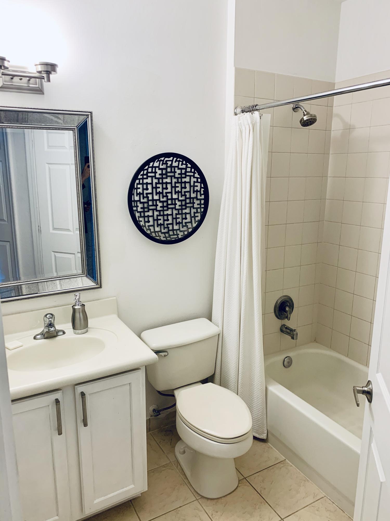 3216 Laurel Ridge Circle Riviera Beach, FL 33404 - Photo 23 of 40 2nd bath