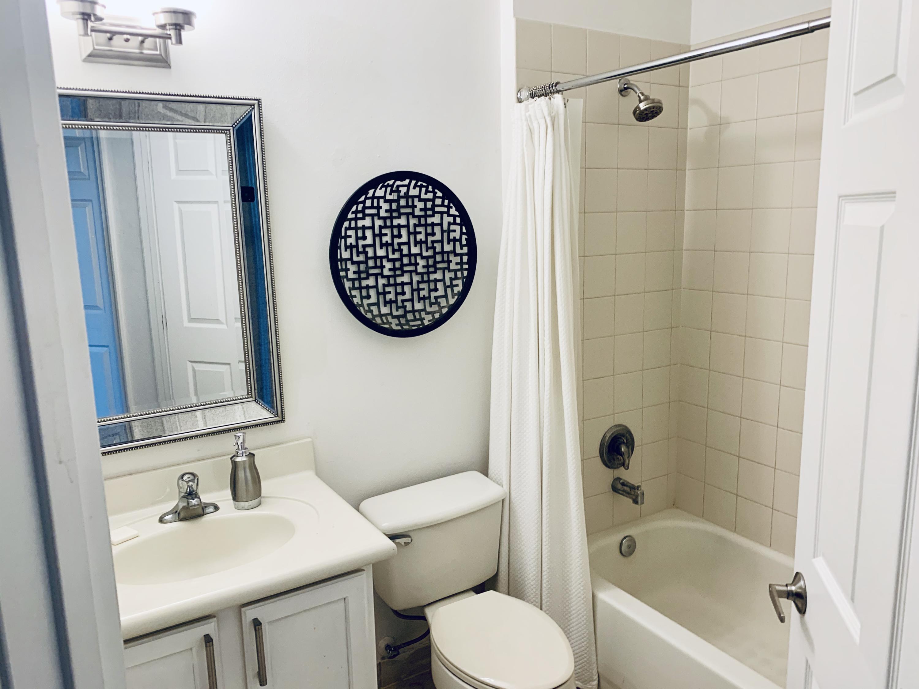 3216 Laurel Ridge Circle Riviera Beach, FL 33404 - Photo 24 of 40 2nd bath