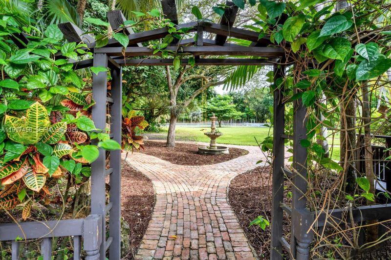 7405 Southwest 79th Court Miami, FL 33143 - Photo 26 of 29