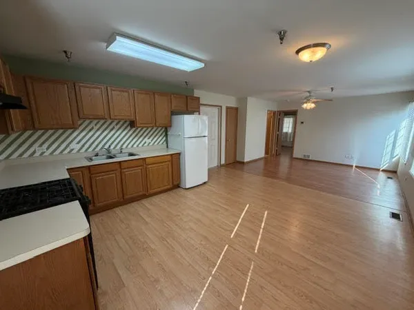 $1,350 | 126 Washington Street, Unit A, Ingleside, IL 60041