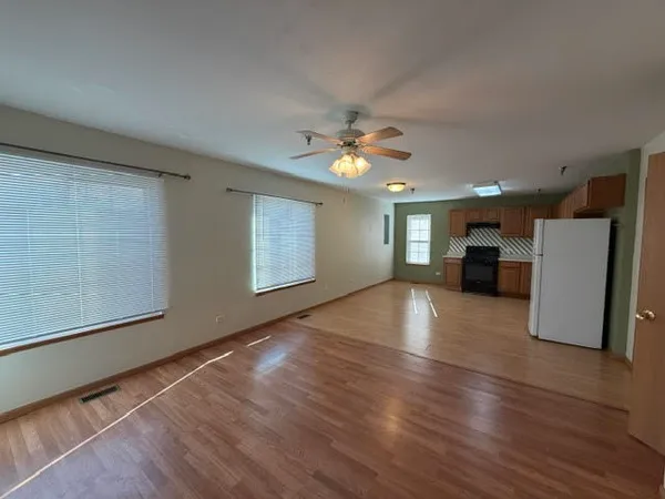 $1,350 | 126 Washington Street, Unit A, Ingleside, IL 60041
