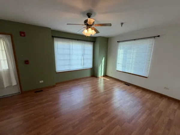 $1,350 | 126 Washington Street, Unit A, Ingleside, IL 60041