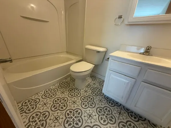 $1,350 | 126 Washington Street, Unit A, Ingleside, IL 60041