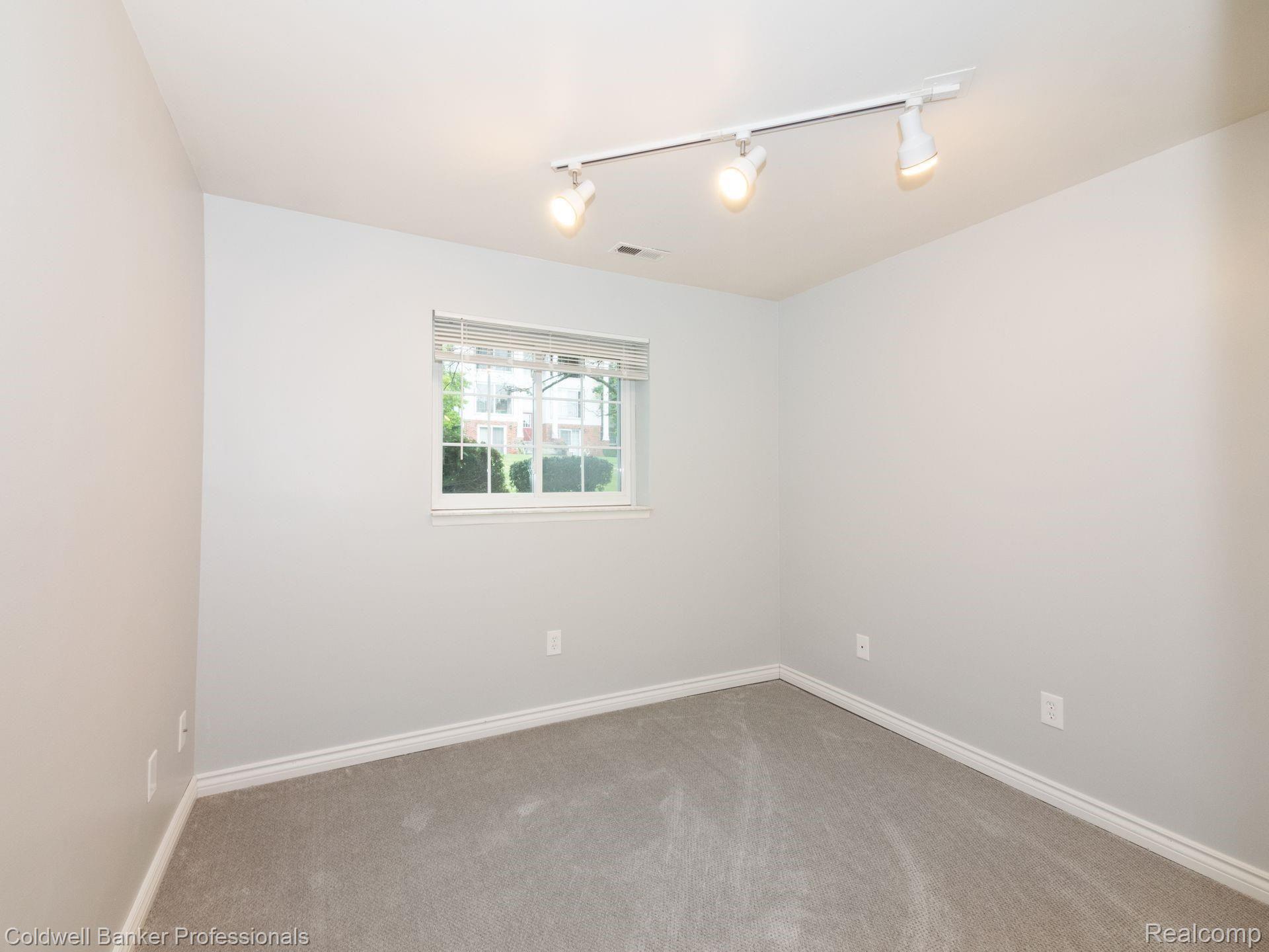 450 Baldwin Avenue, Unit 37 Rochester, MI 48307 - Photo 10 of 15 10.jpg