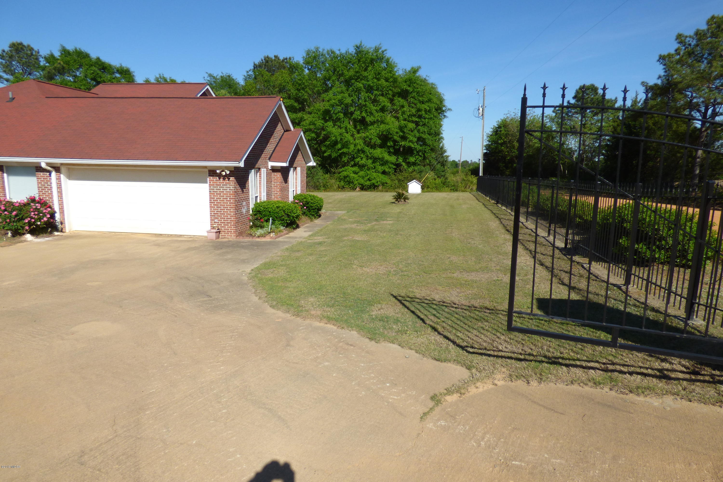 323 Rustin Road Reynolds, GA 31076 - Photo 5 of 25 a view of backyard of house and car parked
