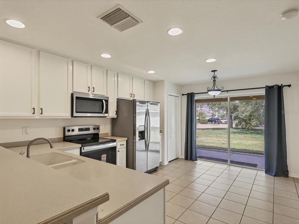 6258 Blue Runner Court Lakewood Ranch, FL 34202 - Photo 9 of 23