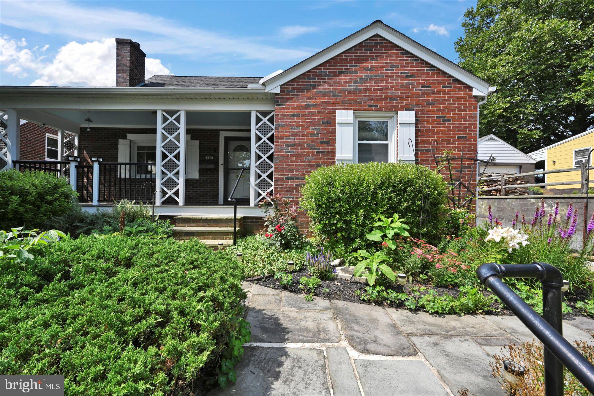 236 Hershey Avenue Lancaster, PA 17603 - Photo 3 of 31