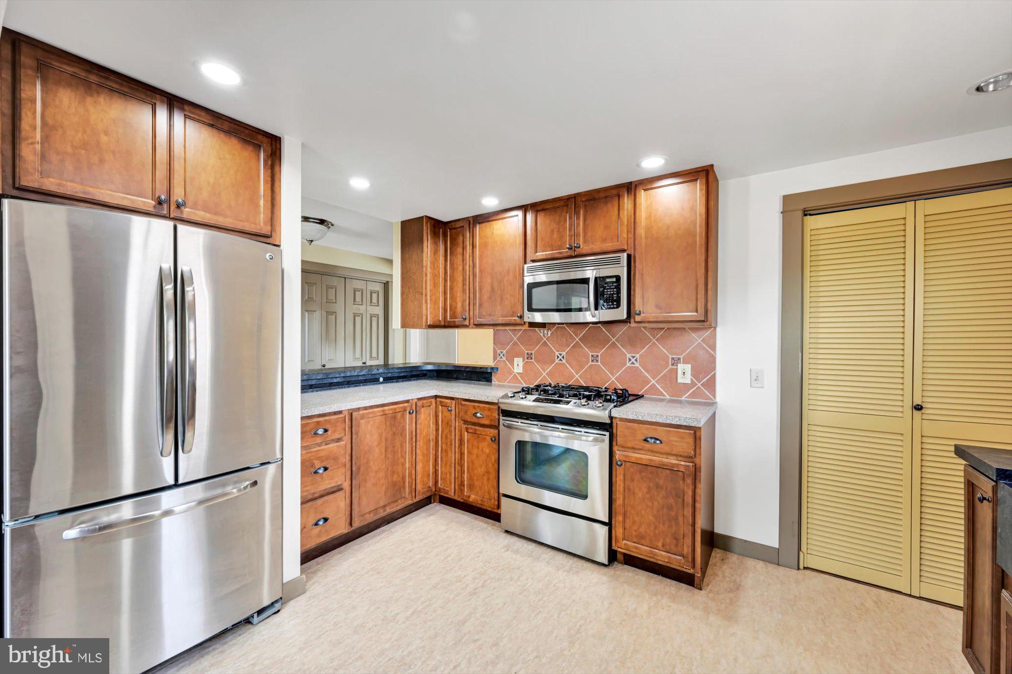 236 Hershey Avenue Lancaster, PA 17603 - Photo 7 of 31