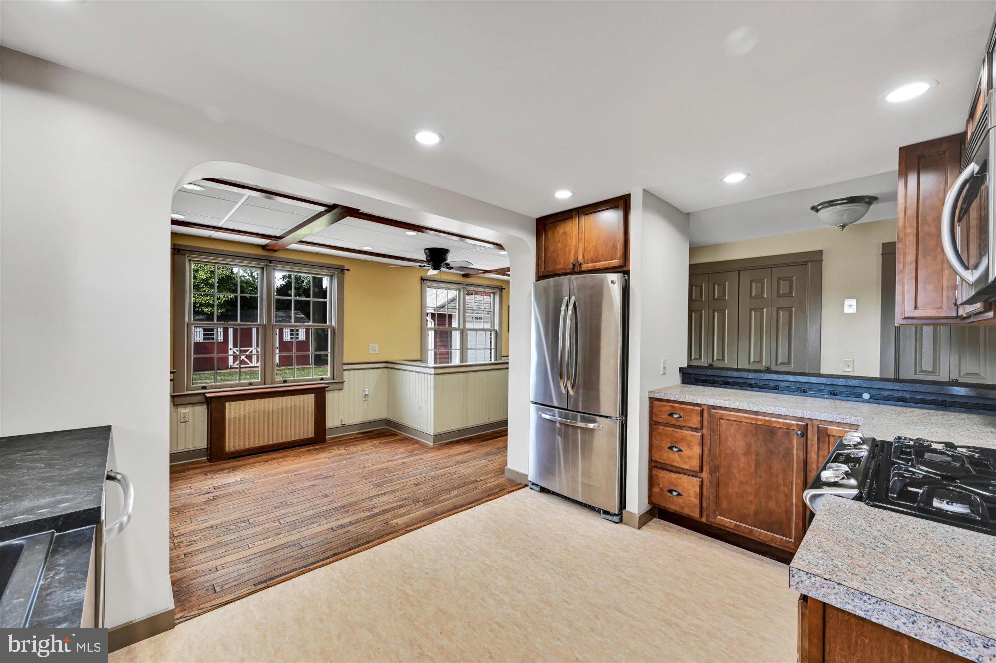 236 Hershey Avenue Lancaster, PA 17603 - Photo 9 of 31