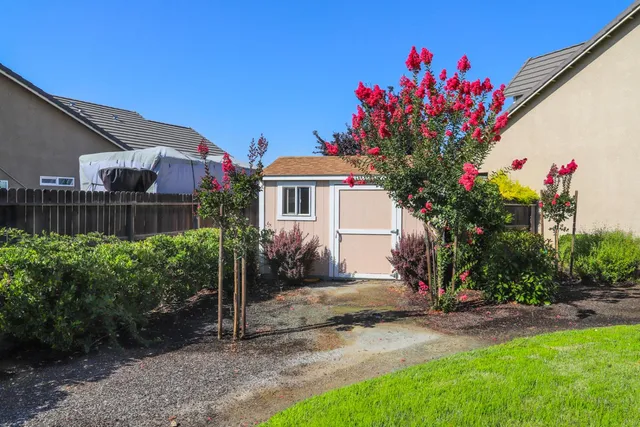 a view of an house with backyard space and garden