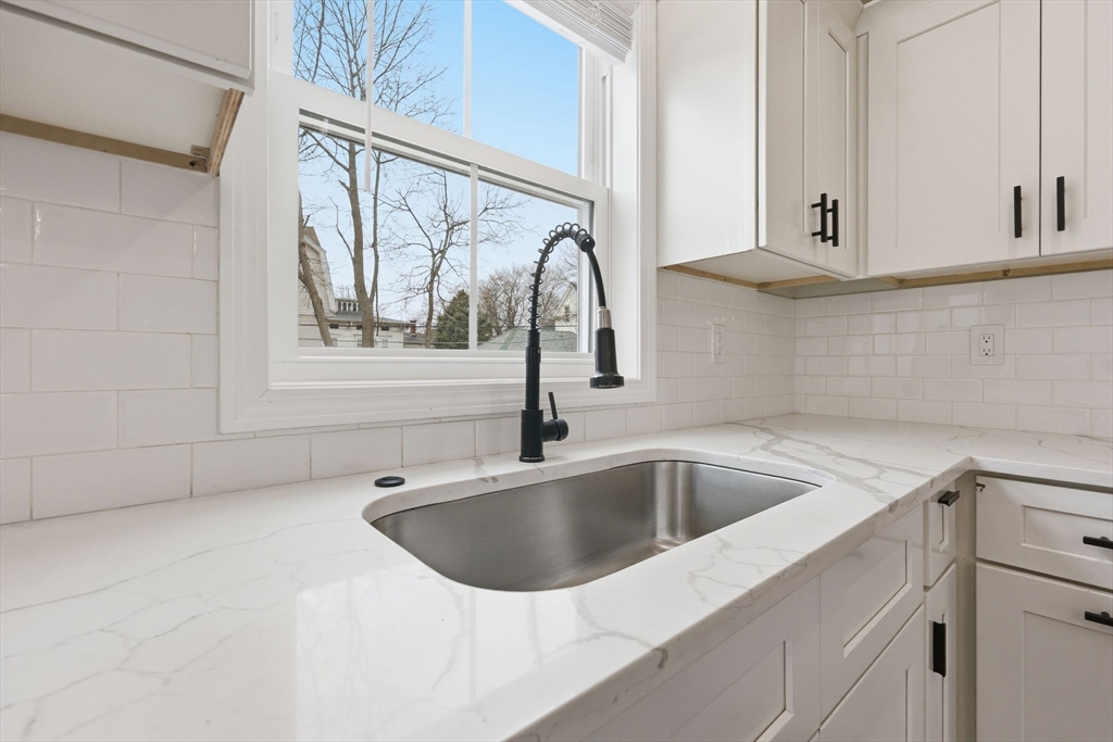 14 Crane Street, Unit 14 Springfield, MA 01104 - Photo 7 of 20