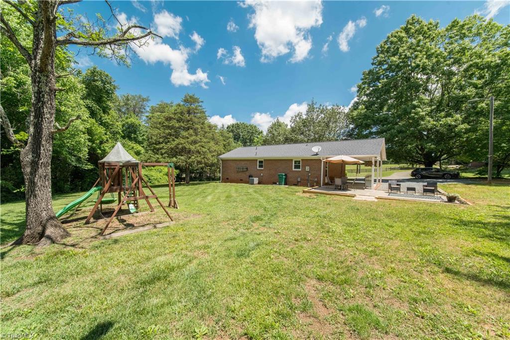 2186 Vienna Dozier Road Pfafftown, NC 27040 - Photo 8 of 24