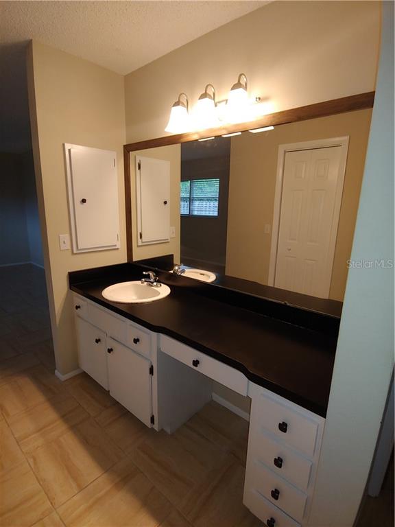 872 Duquesne Road Venice, FL 34293 - Photo 11 of 20 Gallery Image 11