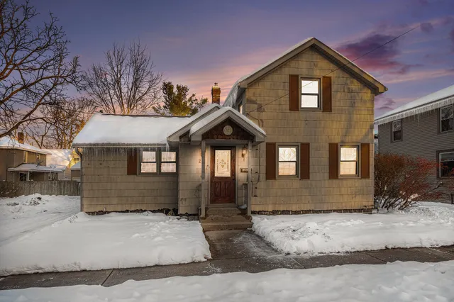 $229,900 | 211 South St Joseph Avenue, Niles, MI 49120