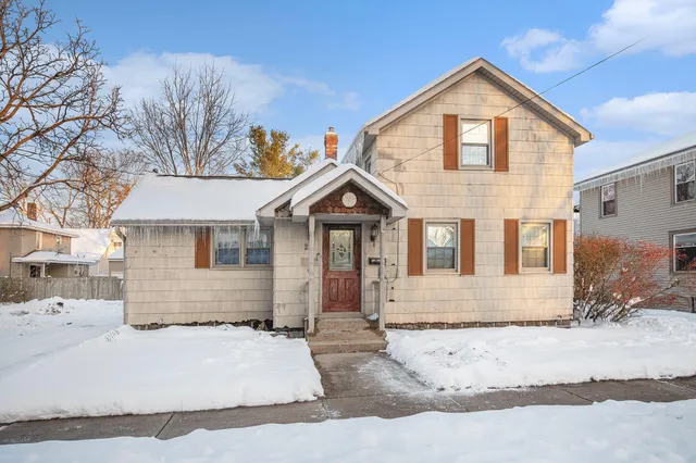 $220,000 | 211 South St Joseph Avenue, Niles, MI 49120