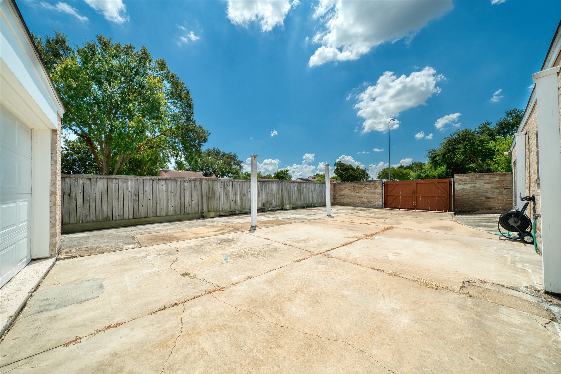 10919 Villa Lea Lane Houston, TX 77071 - Photo 42 of 45 a view of a backyard