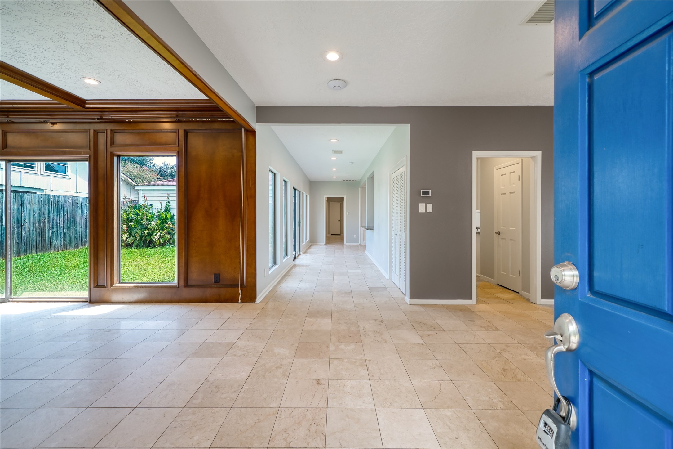 10919 Villa Lea Lane Houston, TX 77071 - Photo 6 of 45 a view of an entryway of a house