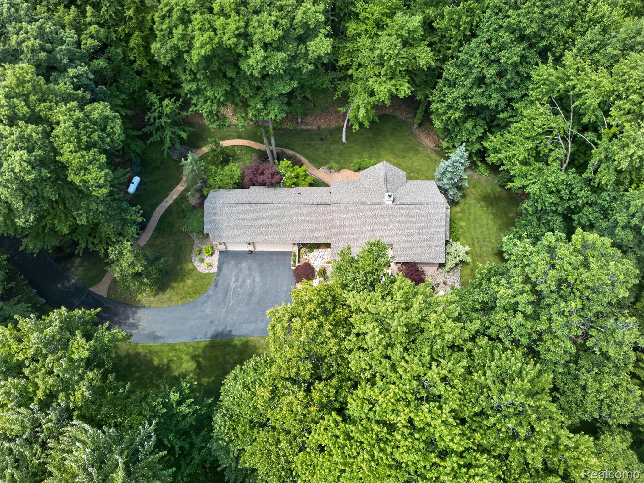 5388 Hartland Road Fenton, MI 48430 - Photo 59 of 74 60-5388-Hartland-Rd-WindowStill.jpg
