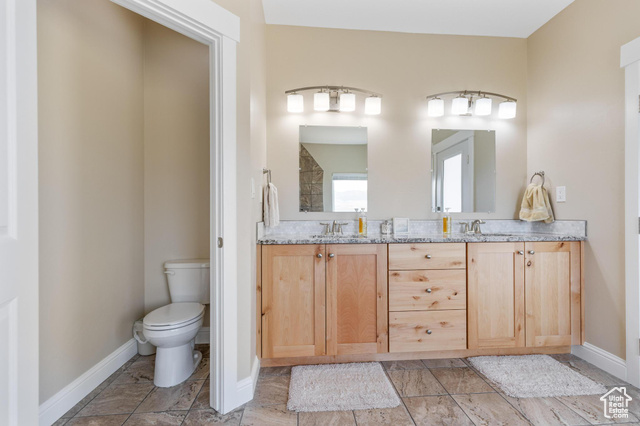 19502 South Olson Road Downey, ID 83234 - Photo 24 of 64 Main bathroom with double vanity and toilet room.