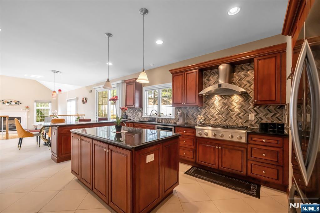 683 Victoria Avenue Paramus, NJ 07652 - Photo 12 of 48