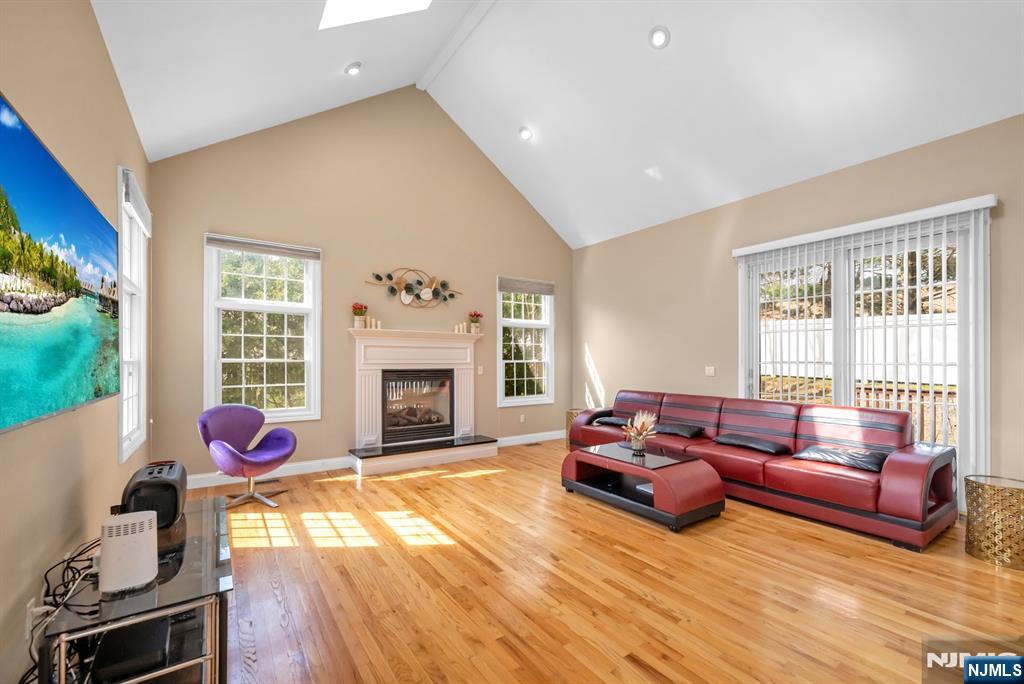 683 Victoria Avenue Paramus, NJ 07652 - Photo 15 of 48