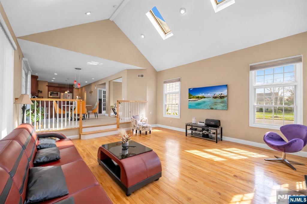 683 Victoria Avenue Paramus, NJ 07652 - Photo 16 of 48