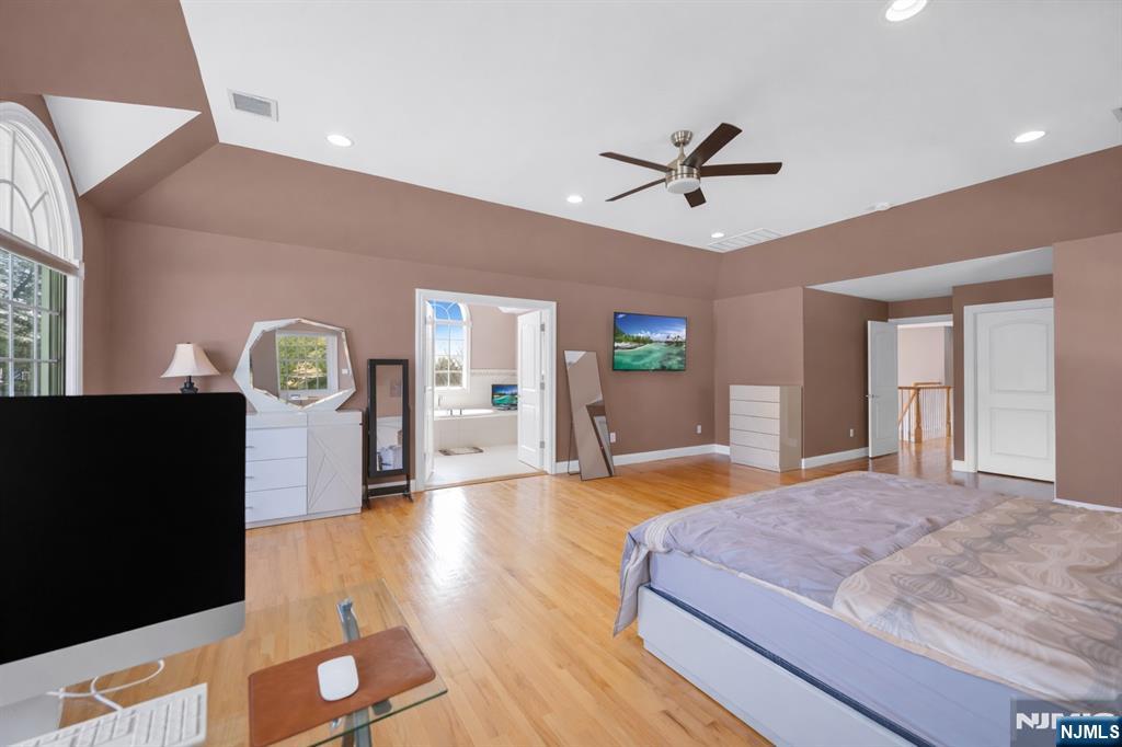 683 Victoria Avenue Paramus, NJ 07652 - Photo 21 of 48