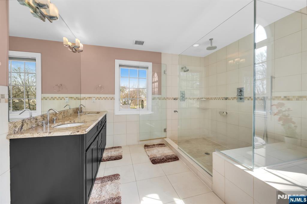 683 Victoria Avenue Paramus, NJ 07652 - Photo 23 of 48