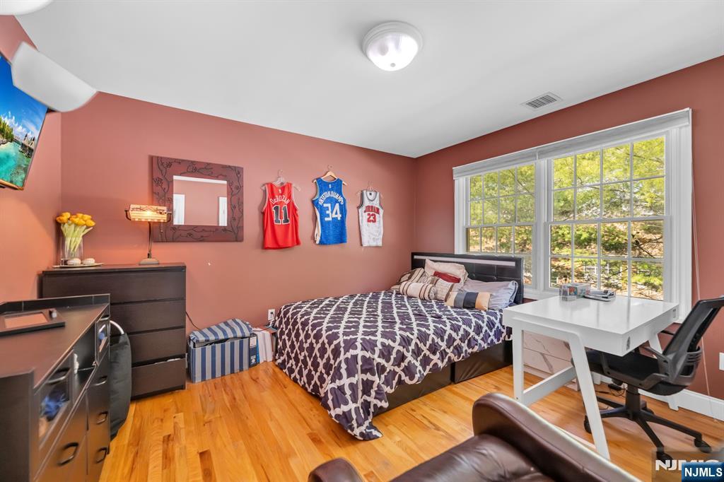 683 Victoria Avenue Paramus, NJ 07652 - Photo 25 of 48