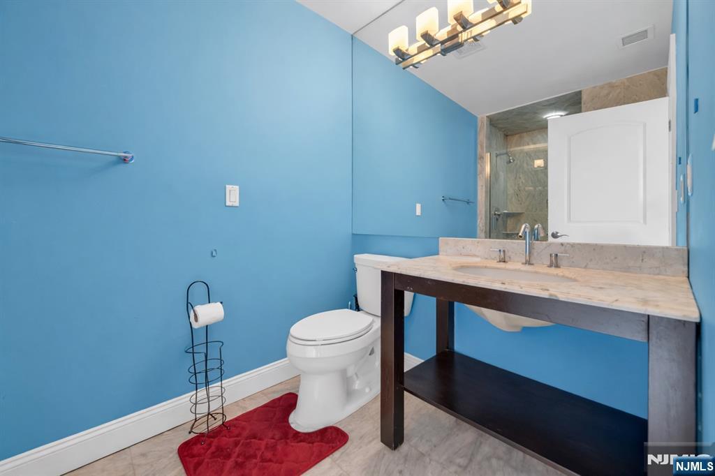 683 Victoria Avenue Paramus, NJ 07652 - Photo 28 of 48