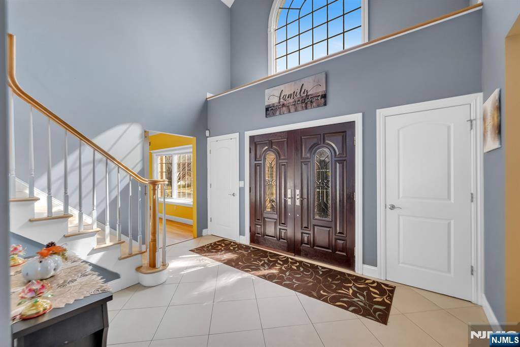 683 Victoria Avenue Paramus, NJ 07652 - Photo 3 of 48