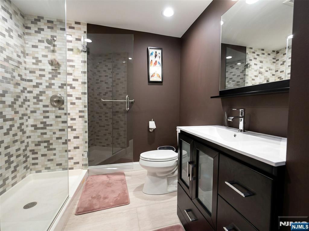 683 Victoria Avenue Paramus, NJ 07652 - Photo 37 of 48