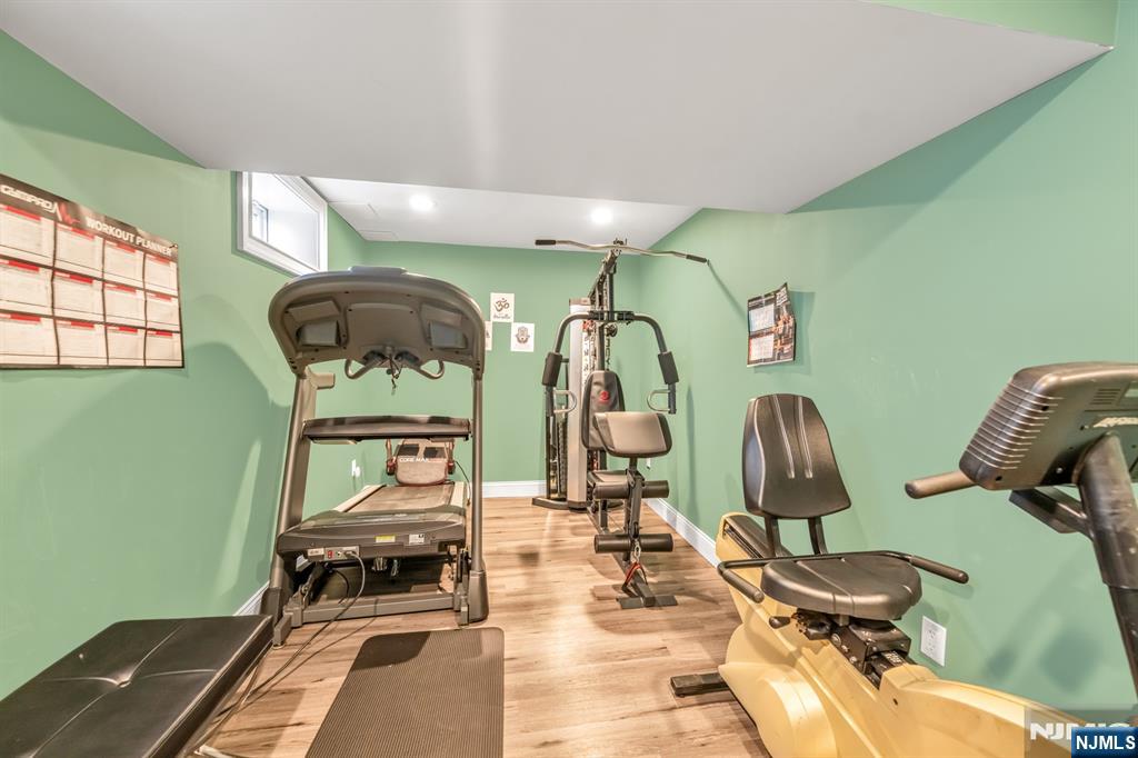 683 Victoria Avenue Paramus, NJ 07652 - Photo 40 of 48